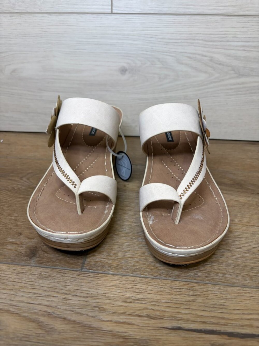 Good Choice Taryn Slip-On Shoes White Size 6 NWT